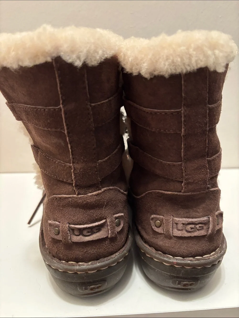 Ugg Caspia winter boots comfy shearling suede 9/40